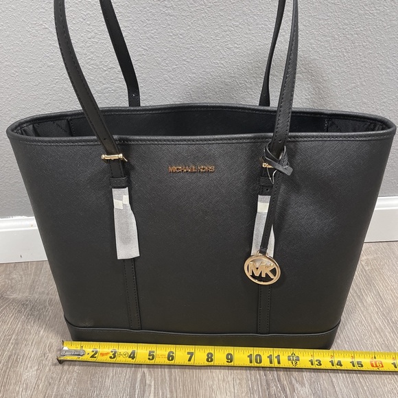 Michael Kors shoulder tote - Picture 2 of 8